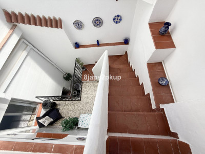 2 Bedroom Townhouse in Estepona - Image 5