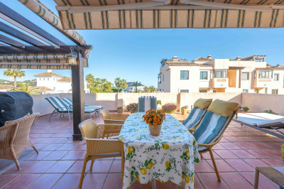 3 Bedroom Middle Floor Apartment in Elviria - Image 2