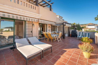 3 Bedroom Middle Floor Apartment in Elviria - Image 4