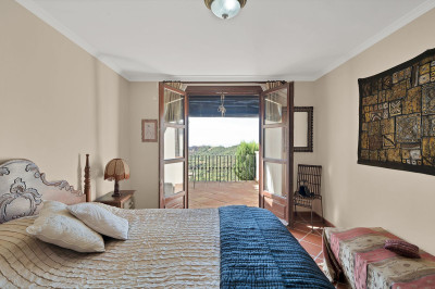 3 Bedroom Townhouse in Benahavís - Image 4