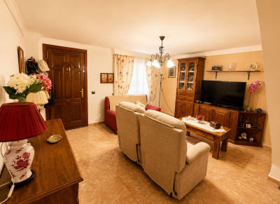 2 Bedroom Townhouse in Estepona - Image 4