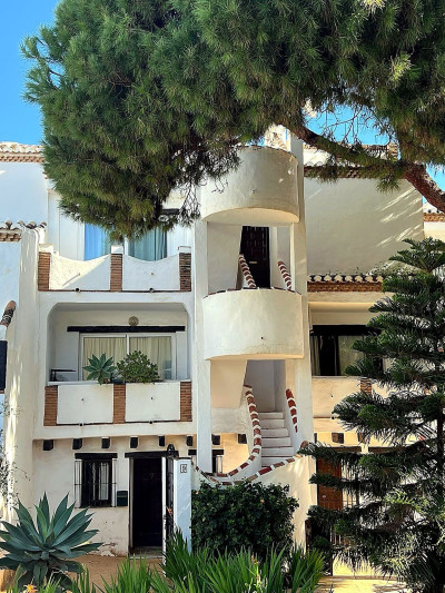 2 Bedroom Top Floor Apartment in Calahonda - Image 2