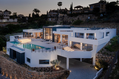 6 Bedroom Detached Villa in Benahavís - Image 2