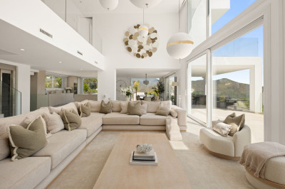 4 Bedroom Detached Villa in La Mairena - Image 5