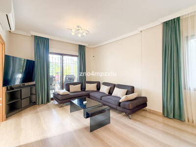 4 Bedroom Detached Villa in Guadalmina Baja - Image 3