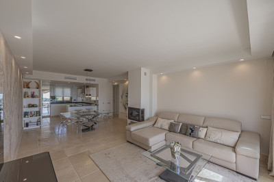 2 Bedroom Middle Floor Apartment in Los Flamingos - Image 4