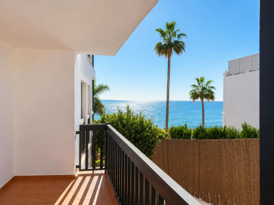 2 Bedroom Middle Floor Apartment in Calahonda - Image 2