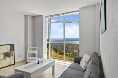 2 Bedroom Middle Floor Apartment in Mijas