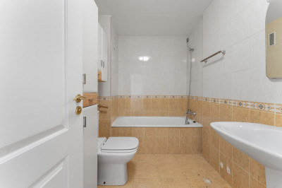 2 Bedroom Middle Floor Apartment in Mijas - Image 4