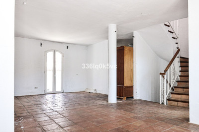 5 Bedroom Townhouse in Benahavís - Image 4