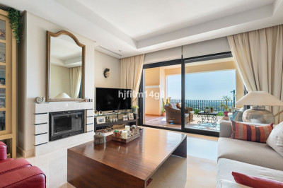 2 Bedroom Ground Floor Apartment in Benahavís - Image 5