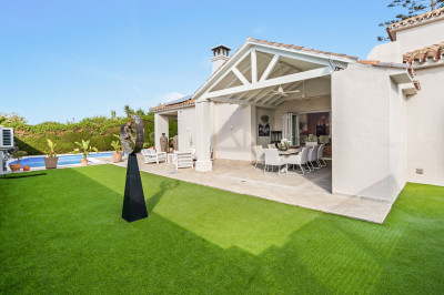 4 Bedroom Detached Villa in Estepona - Image 2