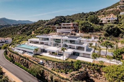 7 Bedroom Detached Villa in Benahavís - Image 1