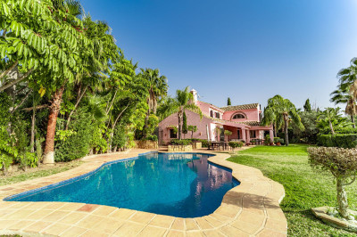5 Bedroom Detached Villa in Benahavís - Image 2