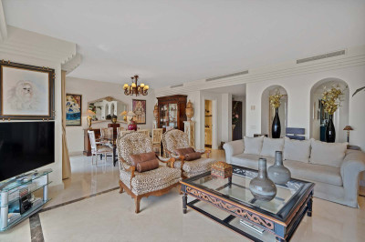 2 Bedroom Penthouse in Marbella - Image 4