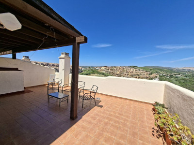 3 Bedroom Penthouse in La Duquesa - Image 2