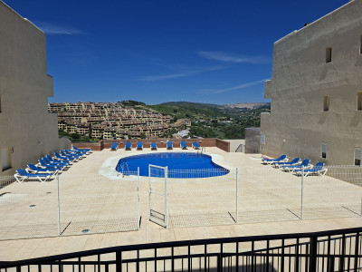 3 Bedroom Penthouse in La Duquesa - Image 3