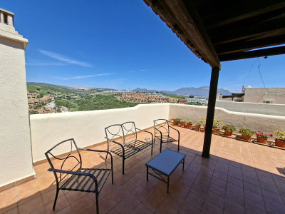 3 Bedroom Penthouse in La Duquesa - Image 5