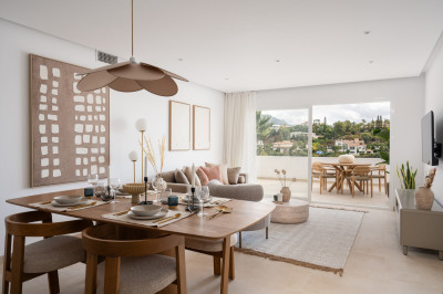 2 Bedroom Middle Floor Apartment in La Quinta - Image 1
