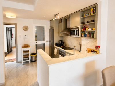 2 Bedroom Middle Floor Apartment in Calahonda - Image 2