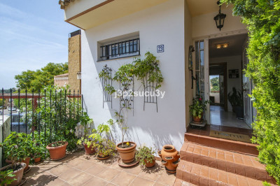 3 Bedroom Semi-Detached House in Estepona - Image 4