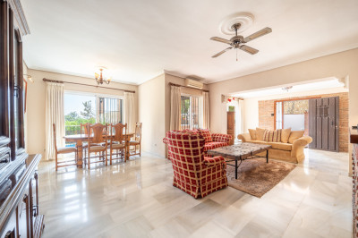 4 Bedroom Detached Villa in El Rosario - Image 4
