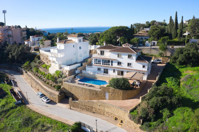 8 Bedroom Detached Villa in Elviria - Image 1