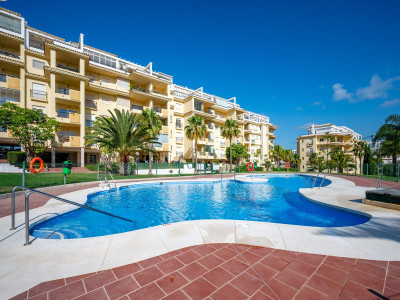 3 Bedroom Middle Floor Apartment in La Cala de Mijas - Image 2