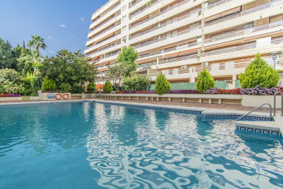 3 Bedroom Middle Floor Apartment in Marbella - Image 2
