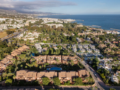 2 Bedroom Middle Floor Apartment in Puerto Banús - Image 1