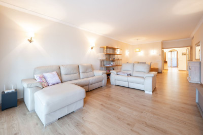 2 Bedroom Middle Floor Apartment in Puerto Banús - Image 2