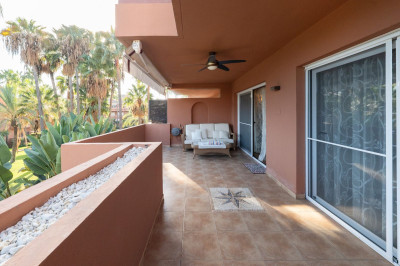 2 Bedroom Middle Floor Apartment in Puerto Banús - Image 5