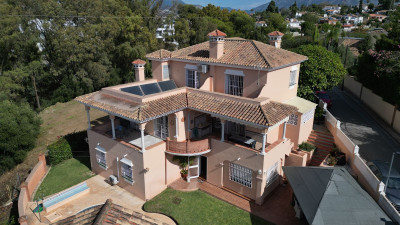 6 Bedroom Detached Villa in San Pedro de Alcántara - Image 1