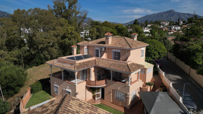 6 Bedroom Detached Villa in San Pedro de Alcántara - Image 4