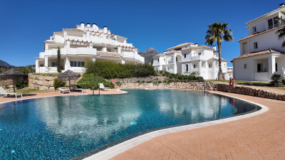 2 Bedroom Middle Floor Apartment in Nueva Andalucía - Image 2
