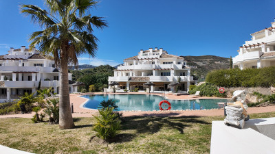 2 Bedroom Middle Floor Apartment in Nueva Andalucía - Image 3