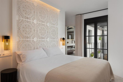 5 Bedroom Townhouse in Marbella - Image 4