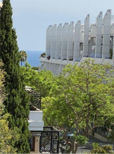 2 Bedroom Middle Floor Apartment in Marbella - Image 2