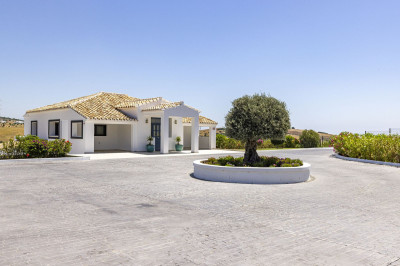 4 Bedroom Detached Villa in Casares - Image 5