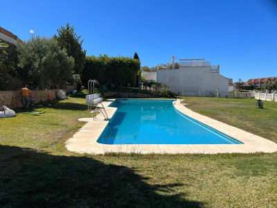 2 Bedroom Middle Floor Apartment in Benalmadena - Image 3
