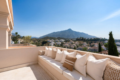 3 Bedroom Middle Floor Apartment in Nueva Andalucía - Image 1