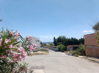 Residential Plot in Estepona - Image 1