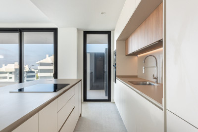 2 Bedroom Middle Floor Apartment in Benalmadena - Image 4