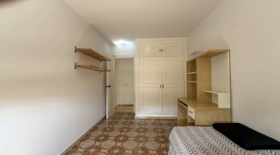 2 Bedroom Middle Floor Apartment in Marbella - Image 2