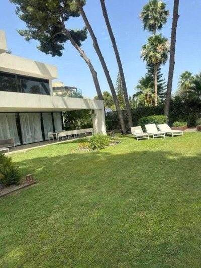 5 Bedroom Detached Villa in Marbella - Image 1