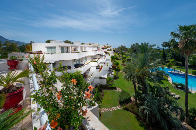 4 Bedroom Penthouse Duplex in Nueva Andalucía - Image 2