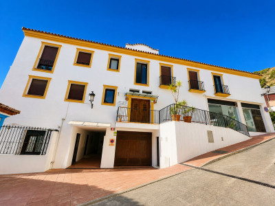 2 Bedroom Top Floor Apartment in Benahavís