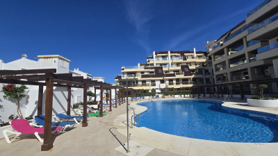 2 Bedroom Middle Floor Apartment in La Duquesa - Image 1