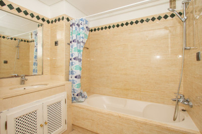 2 Bedroom Ground Floor Apartment in La Mairena - Image 5