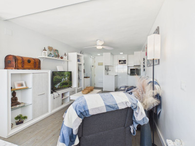 2 Bedroom Top Floor Apartment in Estepona - Image 2